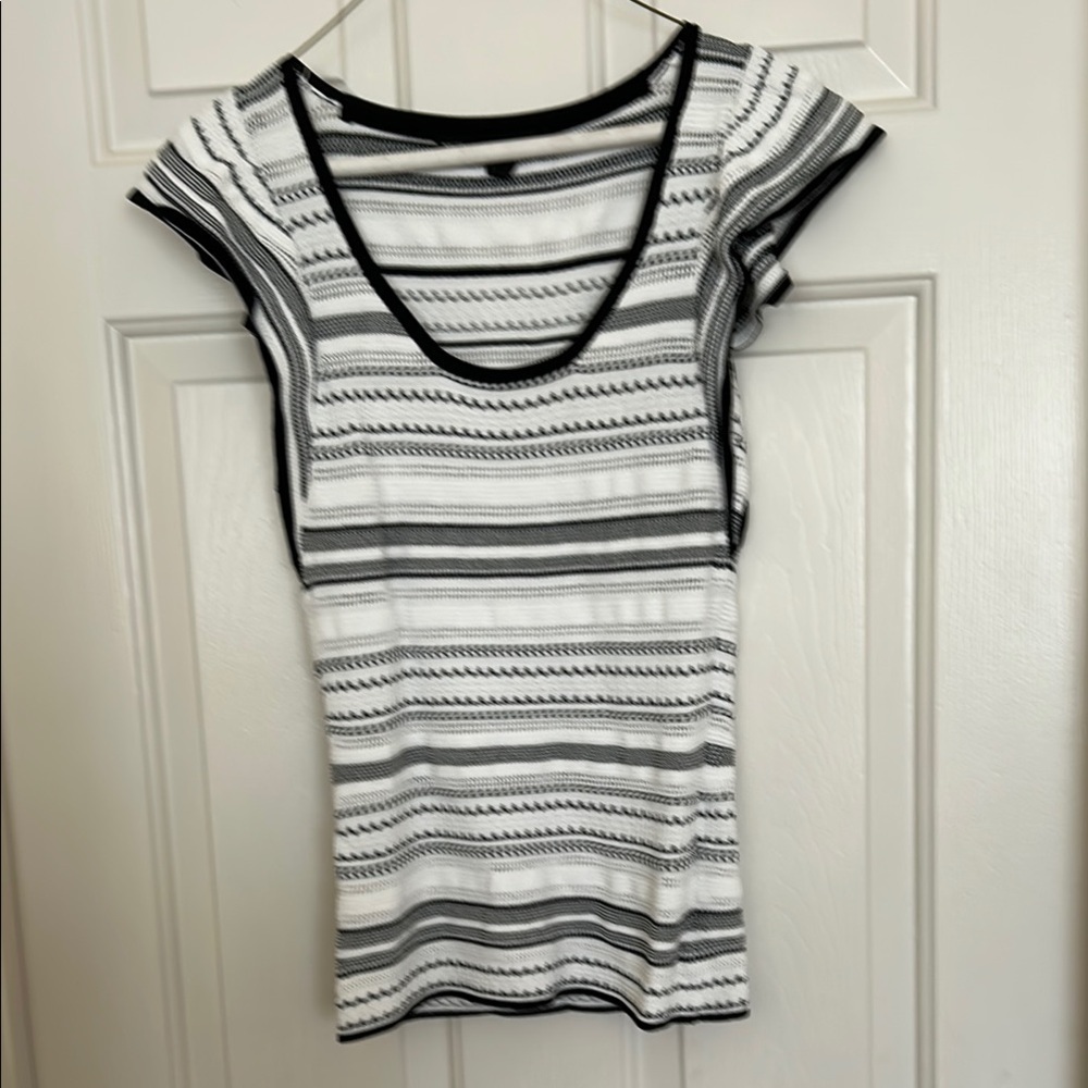 White House Black Market Fitted Cap Sleeve T-Shirt in White and Black Sz XS